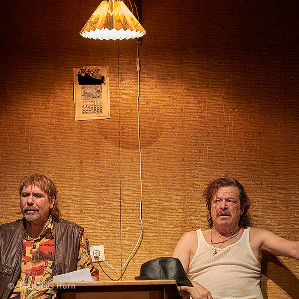 Roland Koch und Michael Maertens als Coleman und Valene Connor in "Der einsame Westen"