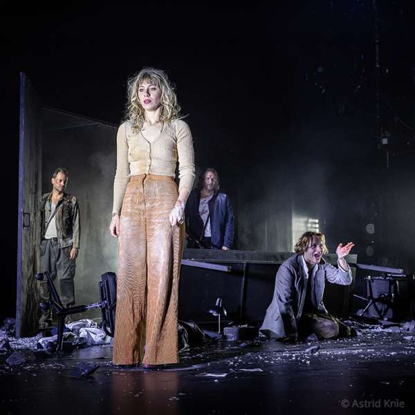 © Astrid Knie - Johanna Mahaffy als Jessica in „Die schmutzigen Hände“ BS - Johanna Mahaffy