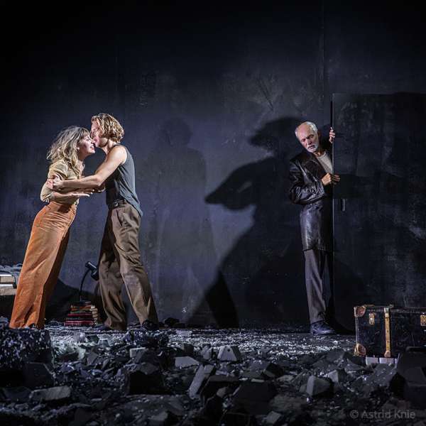 © Astrid Knie - Johanna Mahaffy als Jessica in „Die schmutzigen Hände“ BS - Johanna Mahaffy