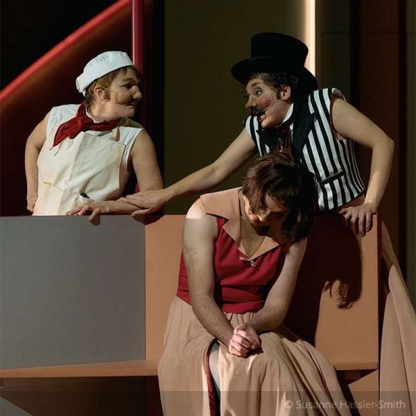 © Susanne Hassler-Smith - Maximilian Pulst als Marianne in „Geschichten aus dem Wiener Wald“ BS - Maximilian Pulst