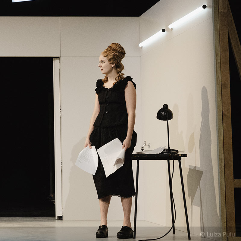 Caroline Baas als Mascha in &bdquo;Die M&ouml;we&ldquo;