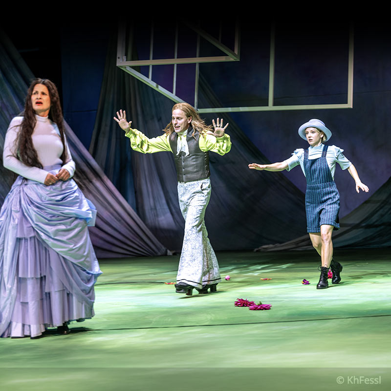 Elena H&uuml;ckel als Hilde in &bdquo;Die Frau vom Meere&ldquo;