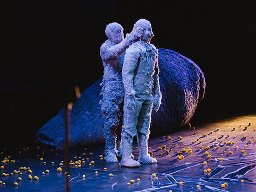 „staub... a little mindblow*“ von Natascha Gangl, Idee und Konzept spitzwegerich @ Apollnia Theresa Bitzan